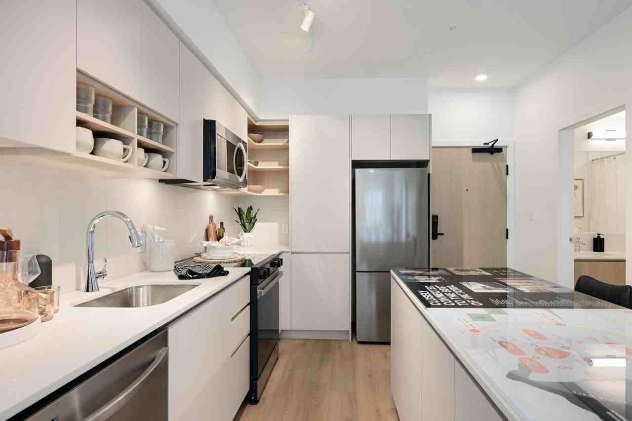 Spencer Block - Photo 6 of 50