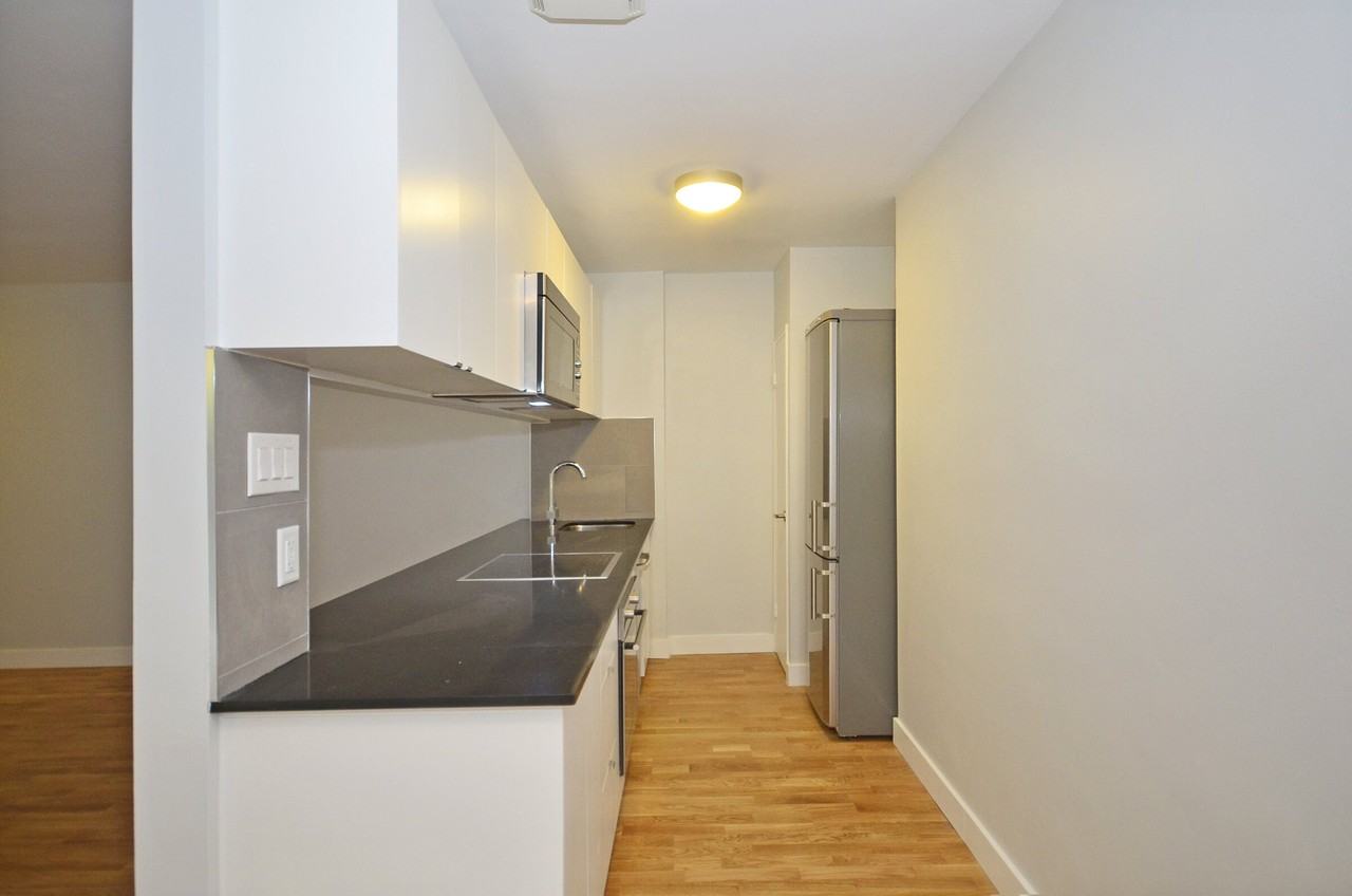 501 Kingston Road - Photo 2 of 47