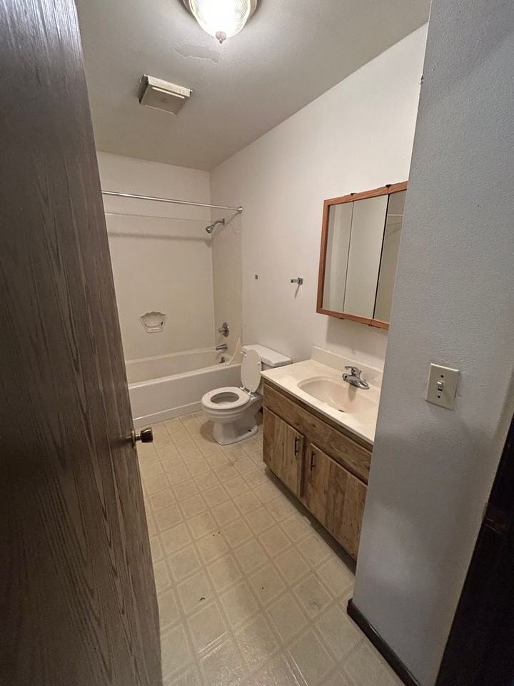 Studio to Two Bedroom Units located at 202 1st St in Rothschild - Photo 5 of 18