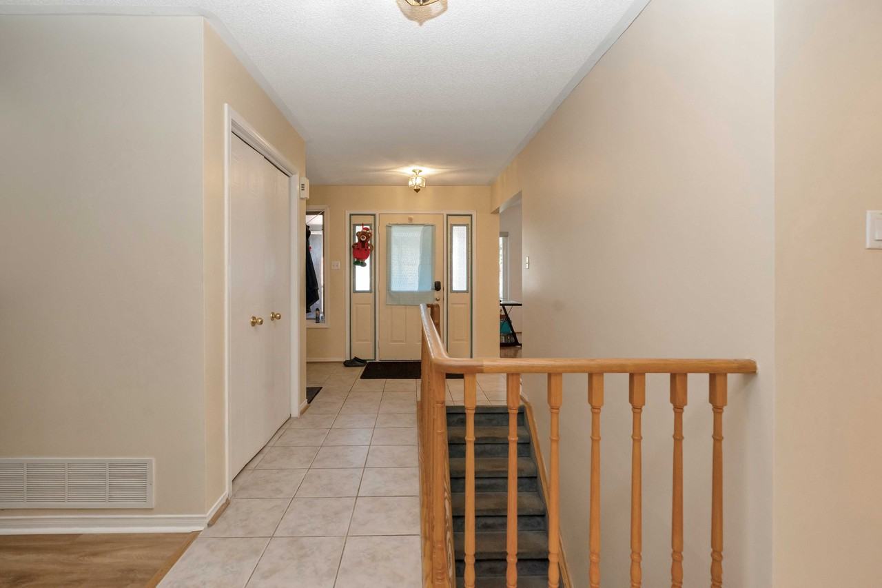 50 Chalmers Dr, Barrie, ON L4N 8A4, Canada - Photo 4 of 26