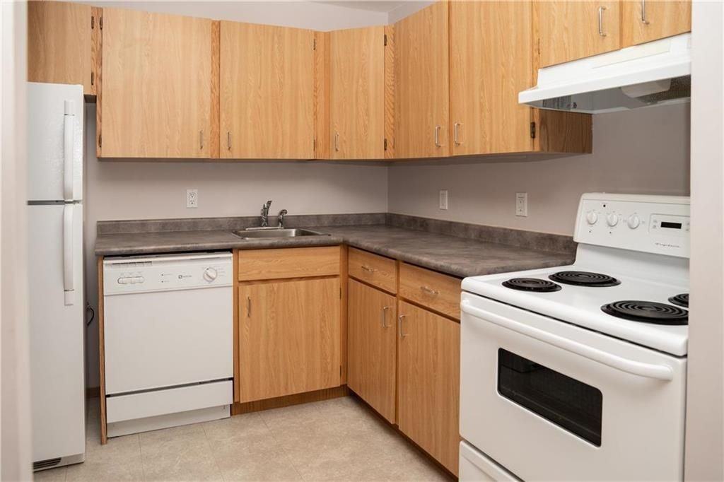 90 Plaza Dr - Photo 3 of 16