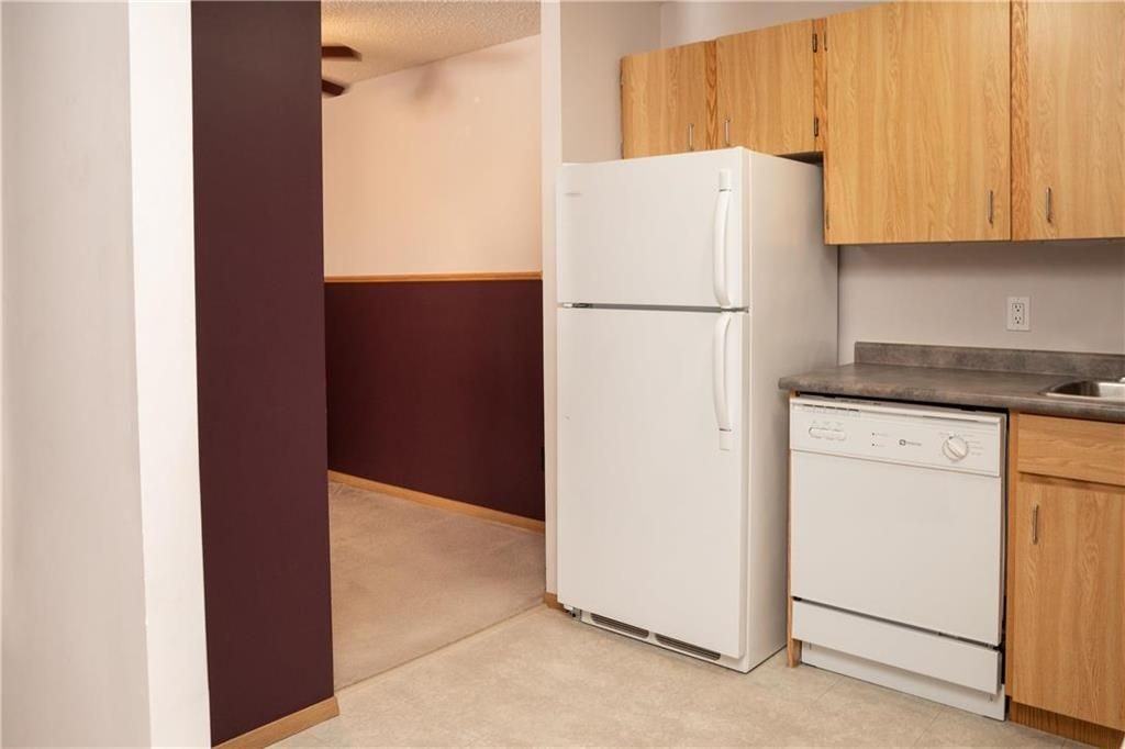 90 Plaza Dr - Photo 4 of 16