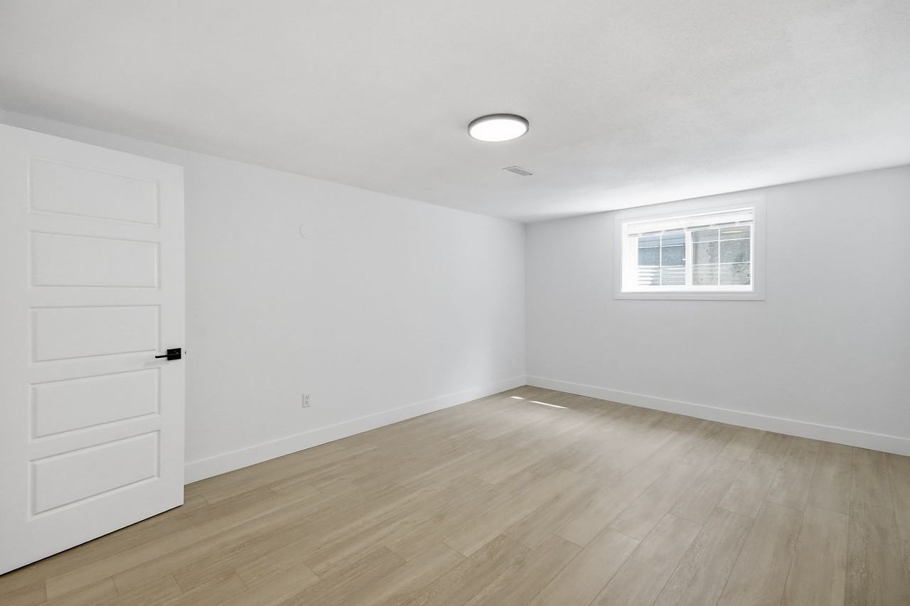 1007-B 16A Street NE - Photo 2 of 14