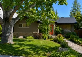 featured image of 2432 23 Ave Sw