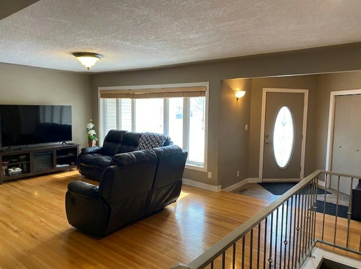 2432 23 Ave Sw - Photo 2 of 19