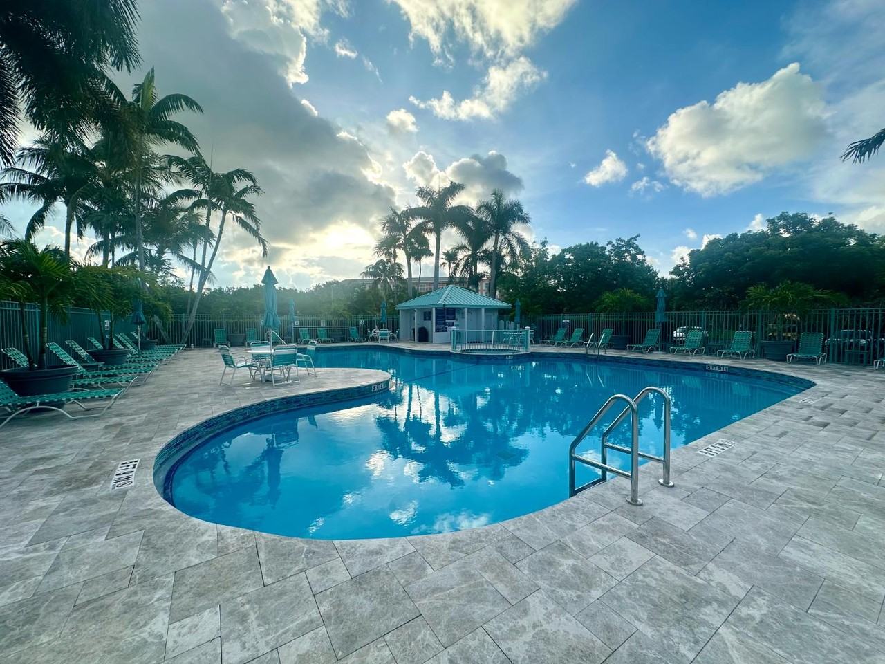 3655 Seaside Dr - Photo 3 of 15
