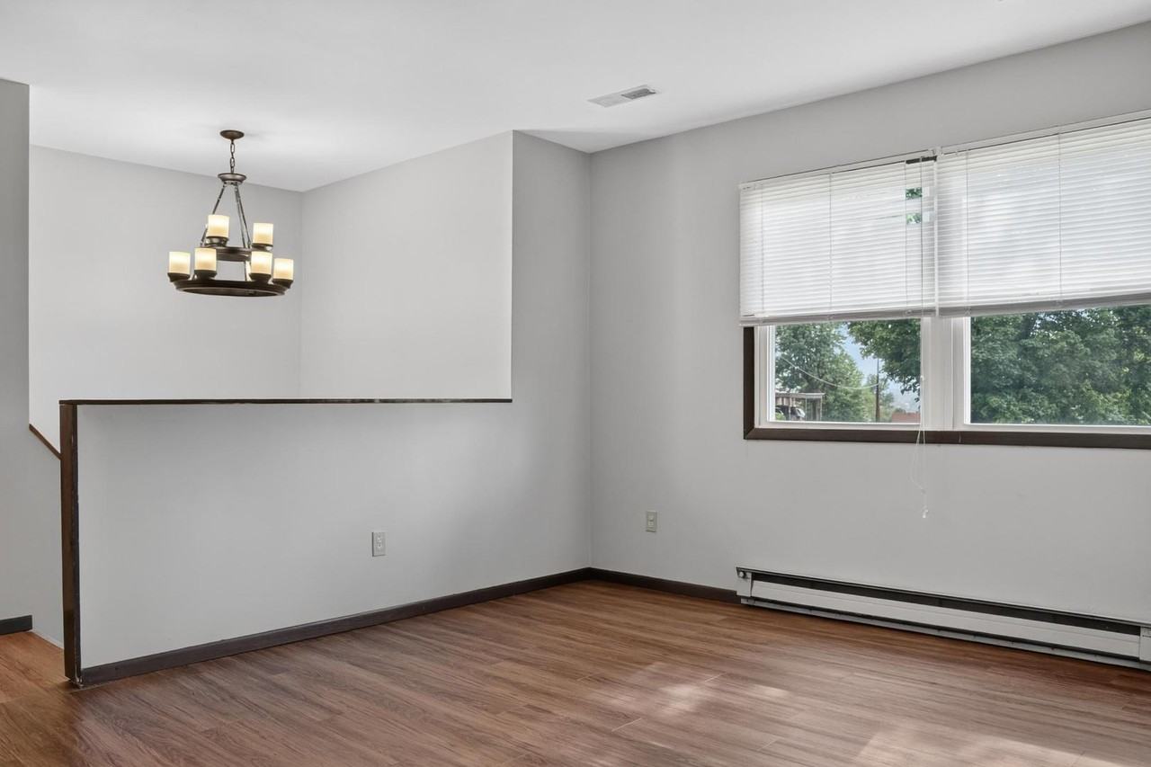 1266 N Main St - Photo 3 of 20