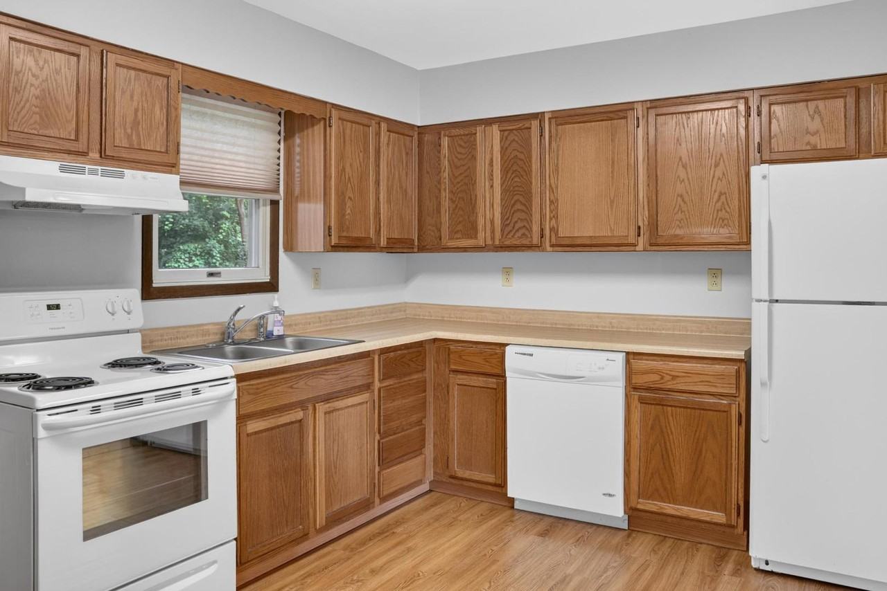 1266 N Main St - Photo 5 of 20