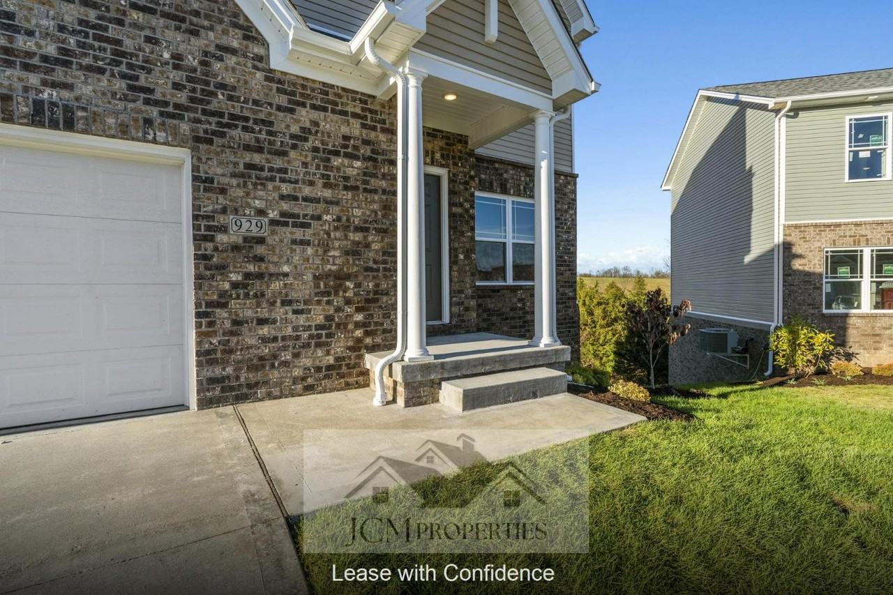 929 Camden Ct - Photo 4 of 11