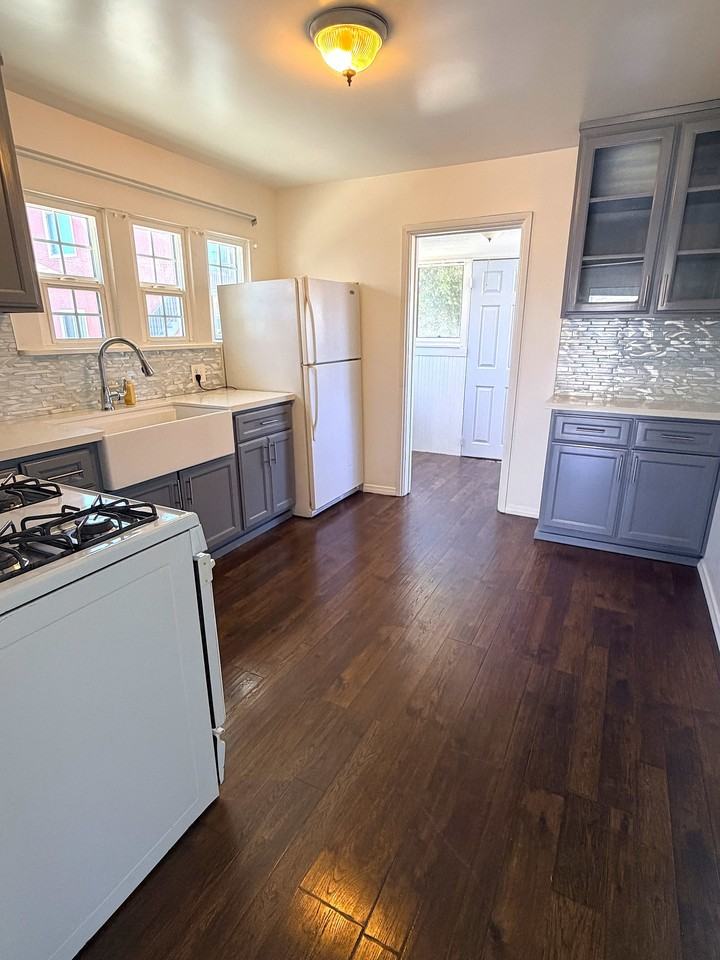 9719 Mallison Ave #1 - Photo 5 of 18