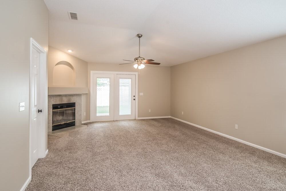 573 Redberry Ln - Photo 5 of 15