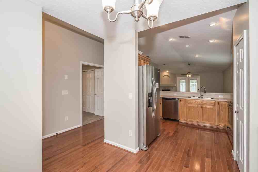 573 Redberry Ln - Photo 7 of 15