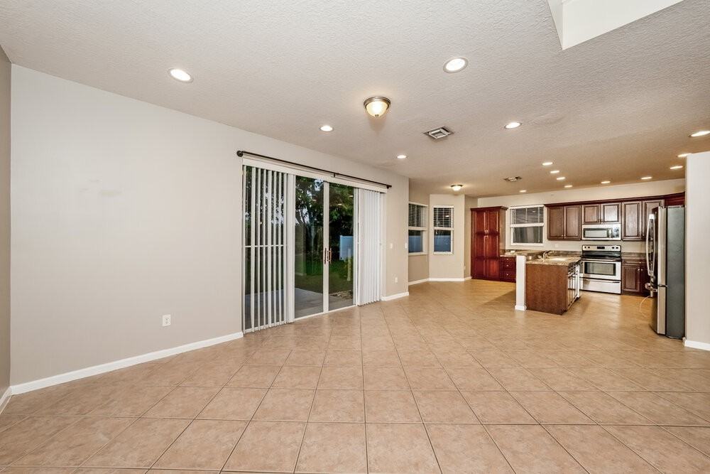 1603 Briar Oak Dr - Photo 4 of 17