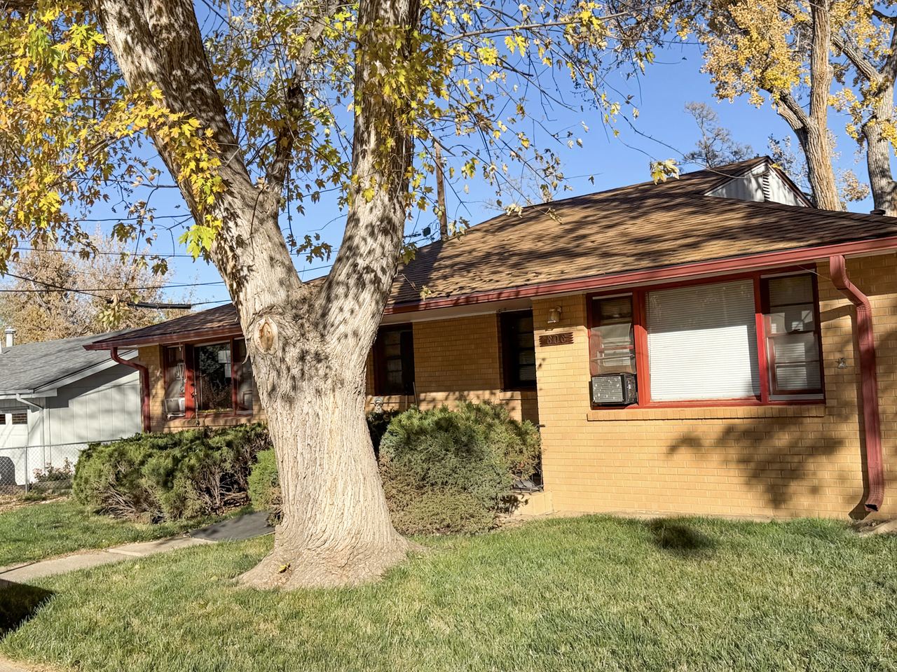 808 Apple Ct #808 - Photo 2 of 24