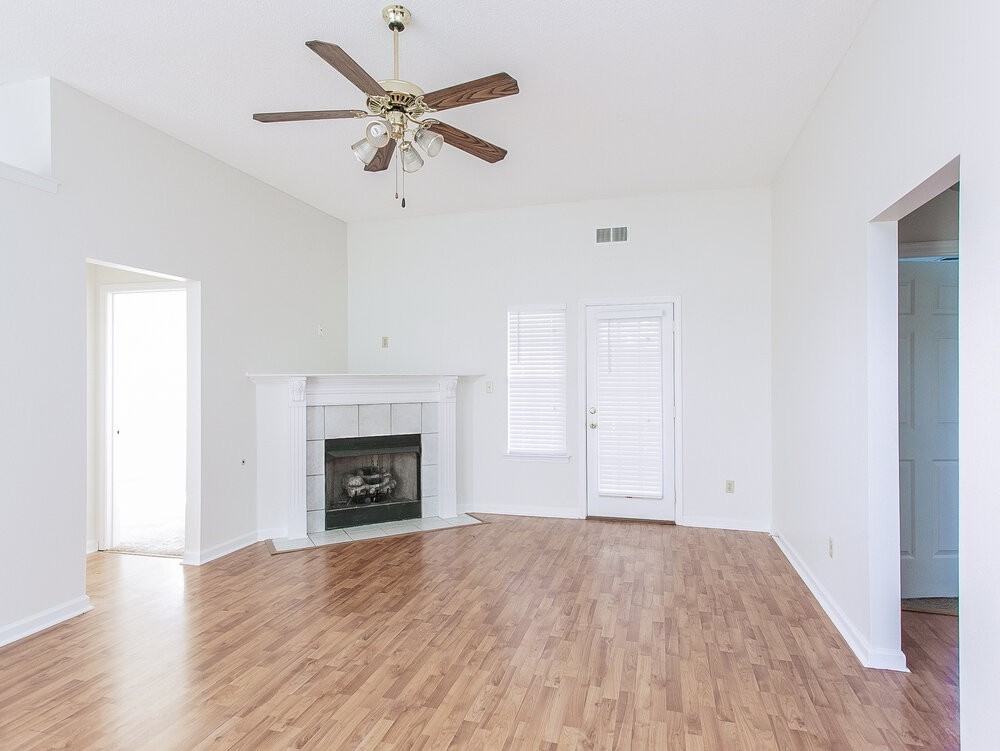 8291 Cross Point Dr - Photo 3 of 15