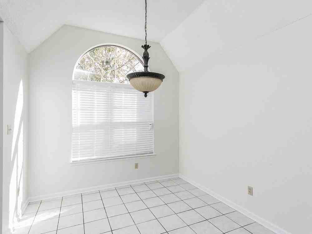 8291 Cross Point Dr - Photo 4 of 15