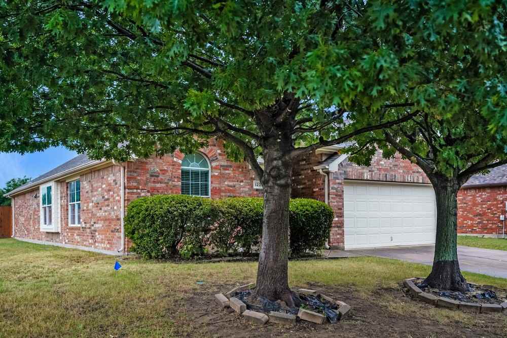 1235 Sweetwater Dr - Photo 3 of 16