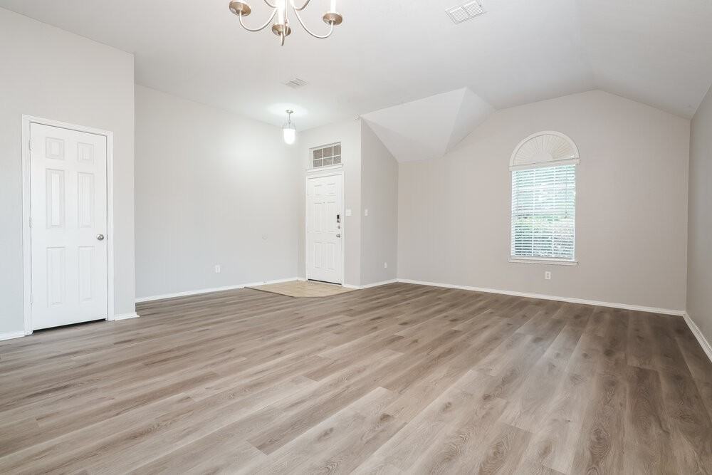 1235 Sweetwater Dr - Photo 5 of 16