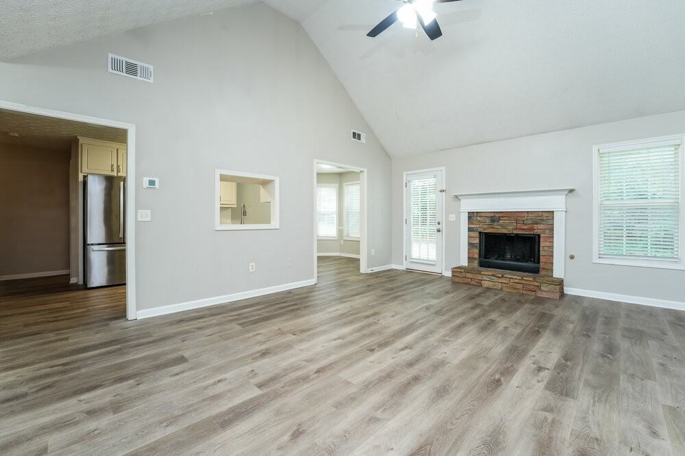 663 Stonecrest Dr - Photo 4 of 16
