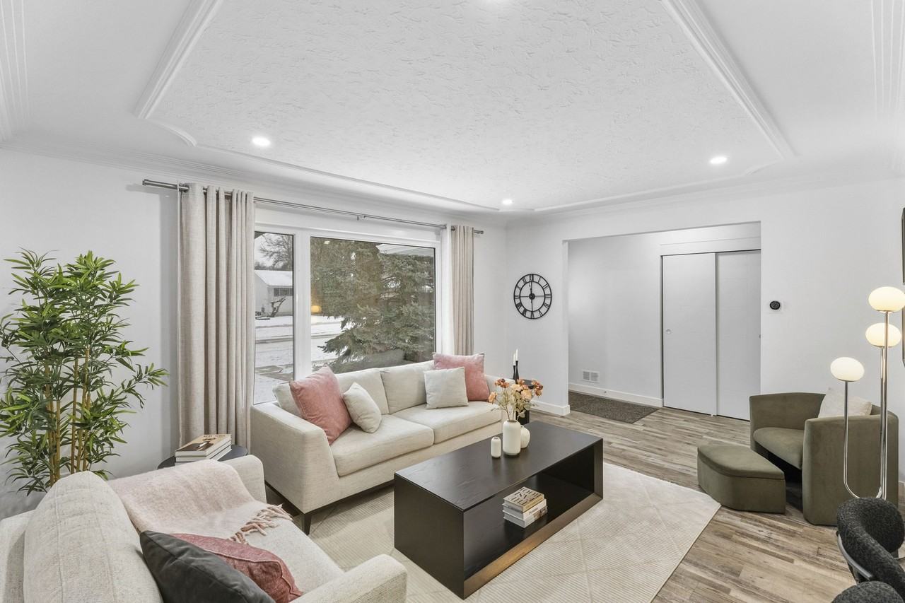 639 Brock St - Photo 2 of 32
