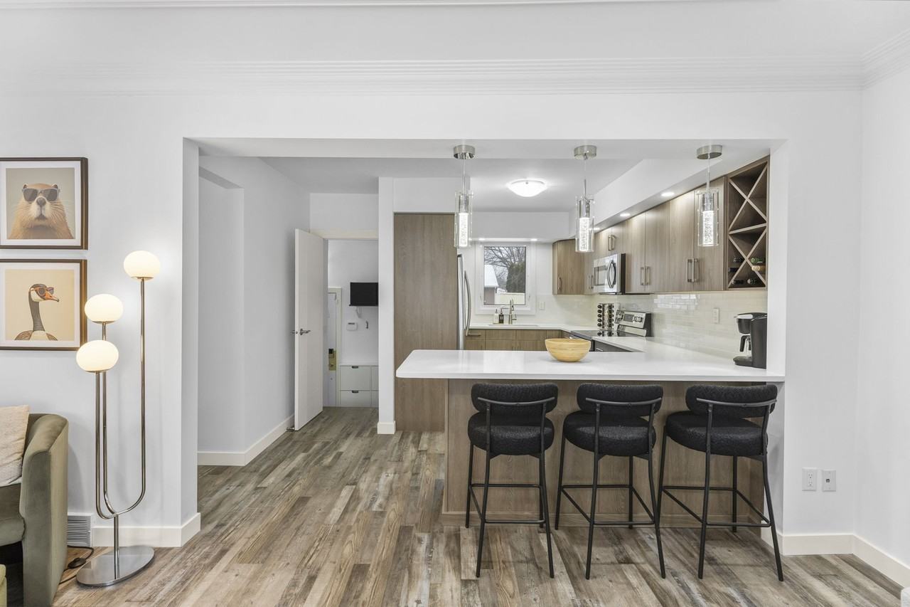 639 Brock St - Photo 7 of 32