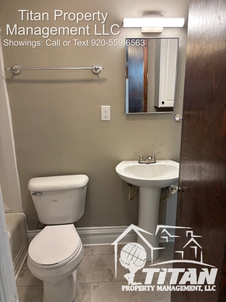 1012 Columbus St #C - Photo 5 of 8