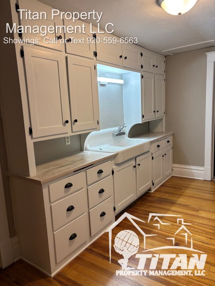 1012 Columbus St #C - Photo 6 of 8