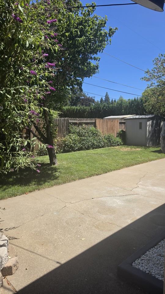 888 Glenn St - Photo 3 of 25