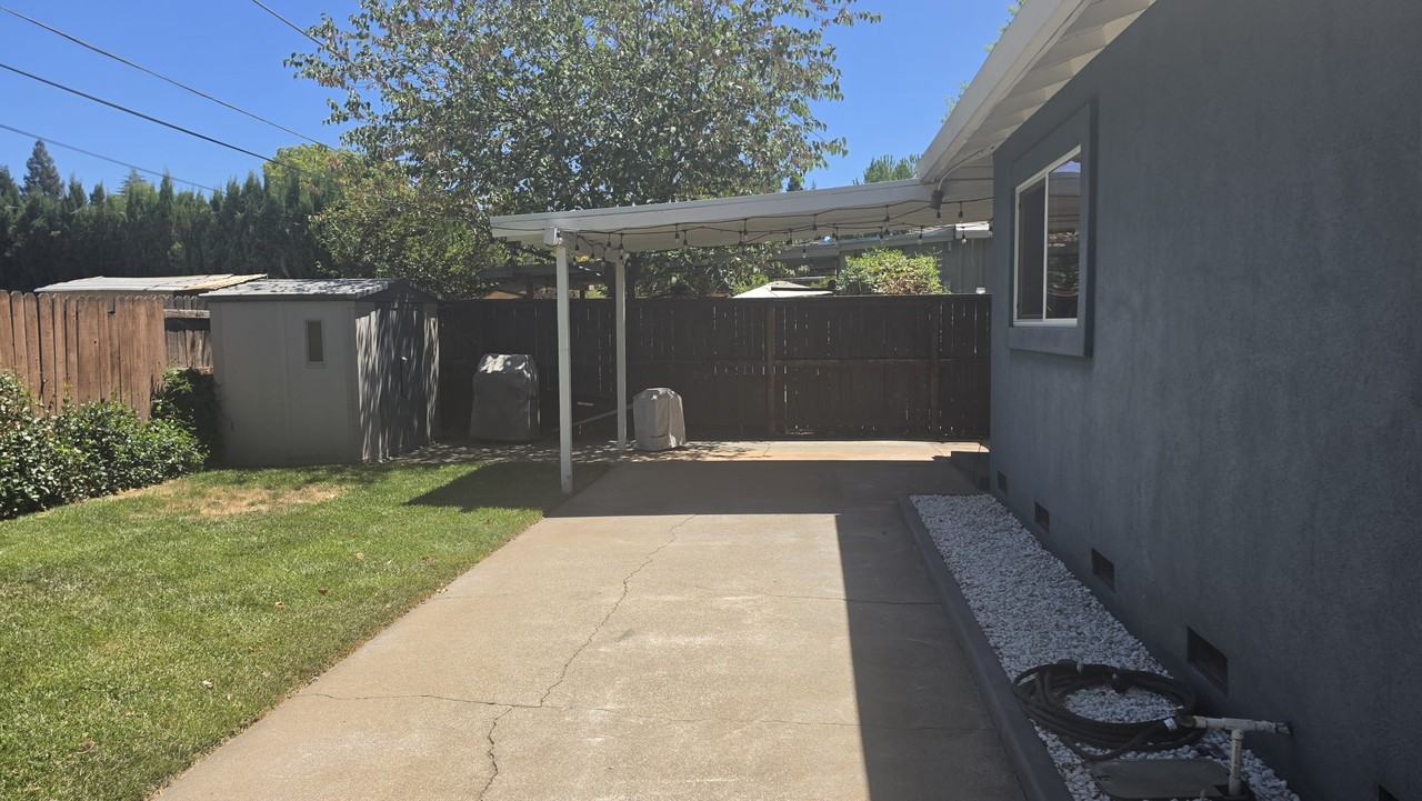 888 Glenn St - Photo 5 of 25