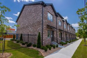 featured image of 201 E 17th St