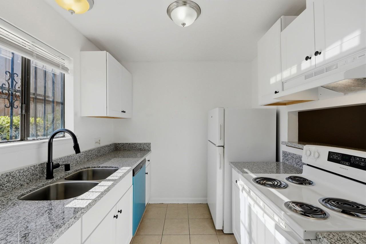 1221 N Peach Ave #1 - Photo 7 of 17