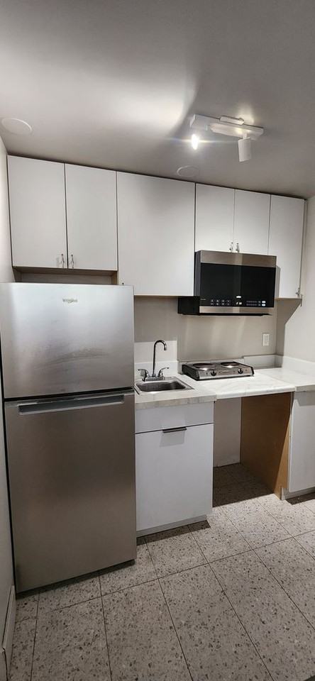 Pollyanna Apartments - Photo 7 of 37