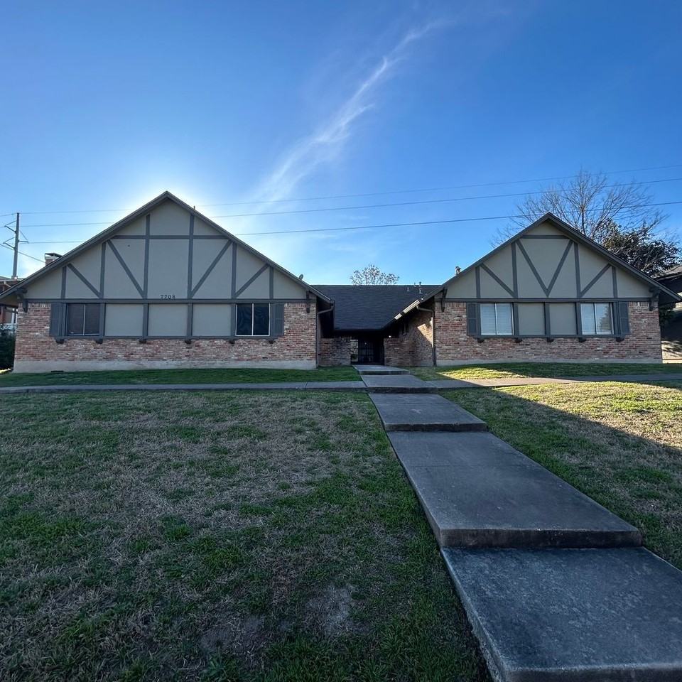 7208 Creekside Dr - Photo 4 of 18