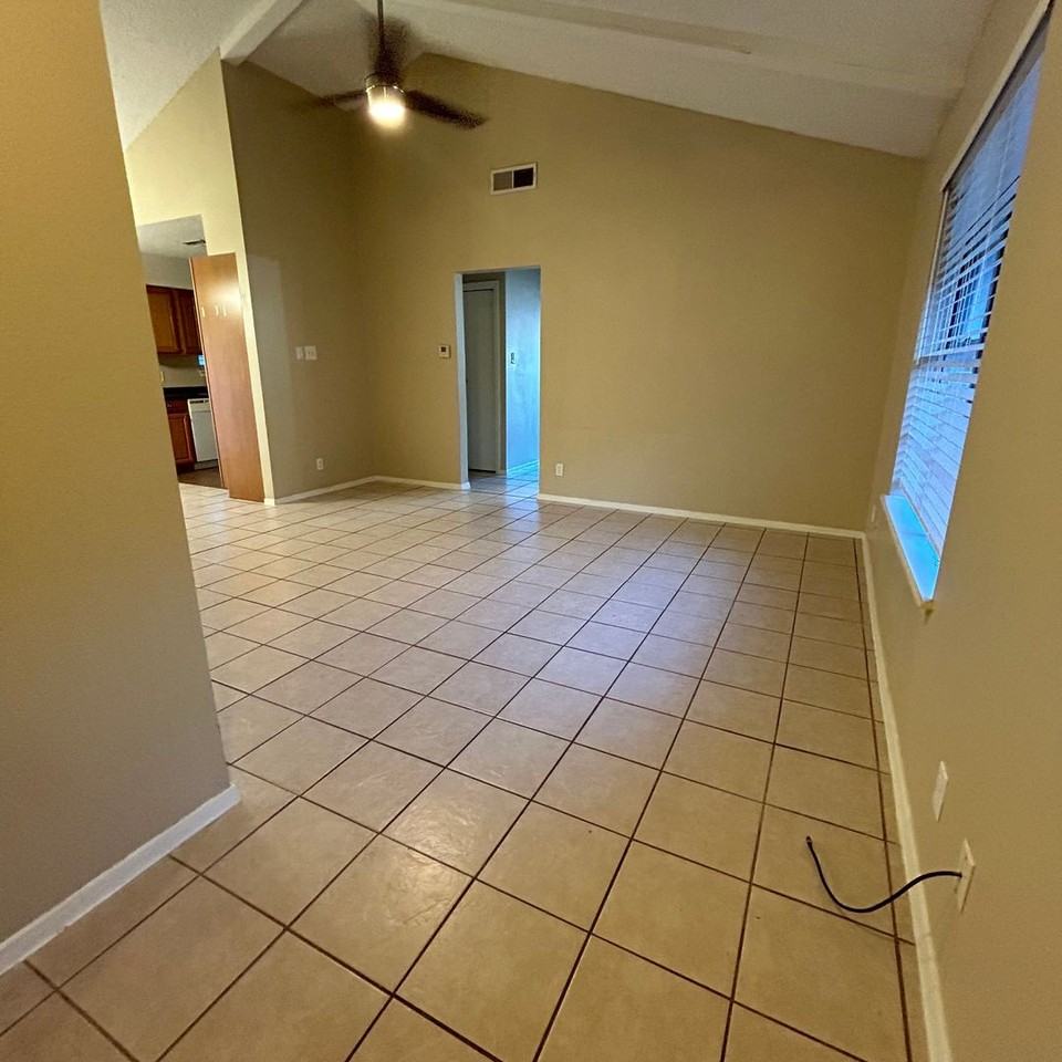 7208 Creekside Dr - Photo 6 of 18