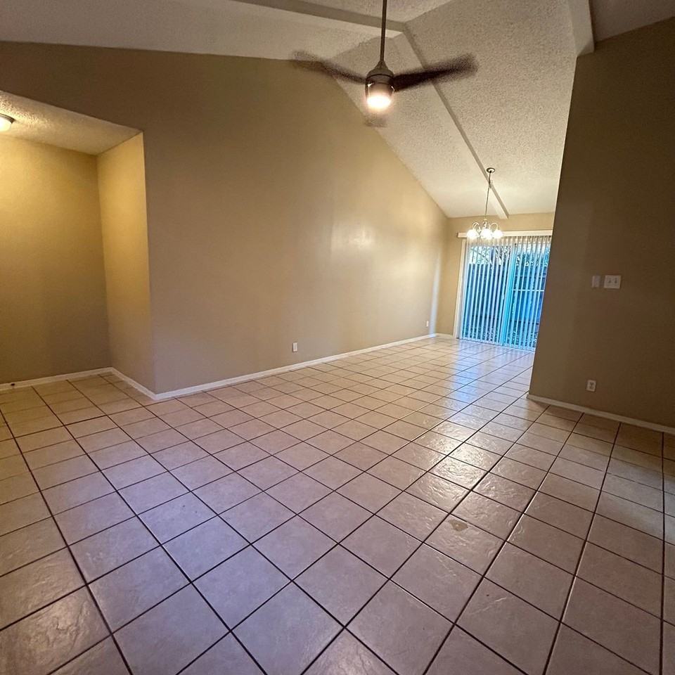 7208 Creekside Dr - Photo 7 of 18