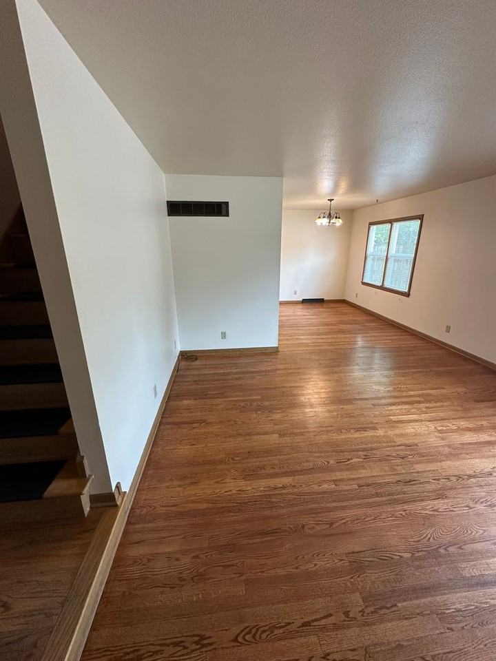 1011 Kellogg Ave - Photo 4 of 15