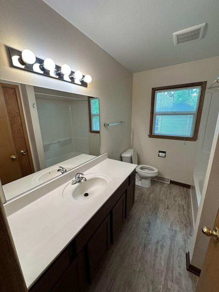 1011 Kellogg Ave - Photo 7 of 15