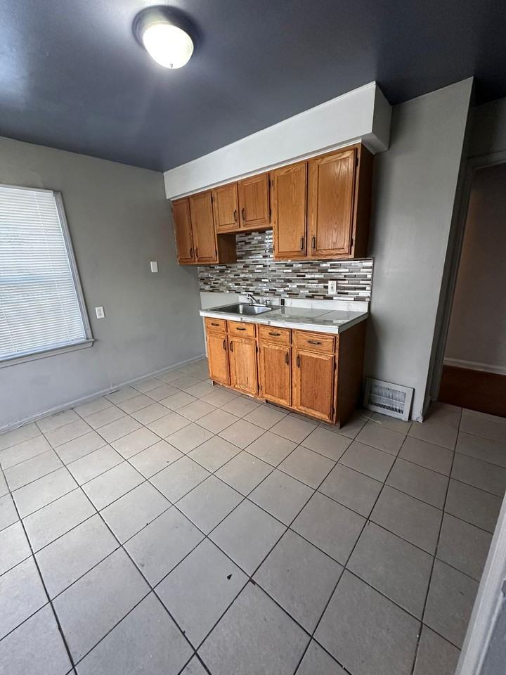 9737 Camley St #1 - Photo 4 of 11