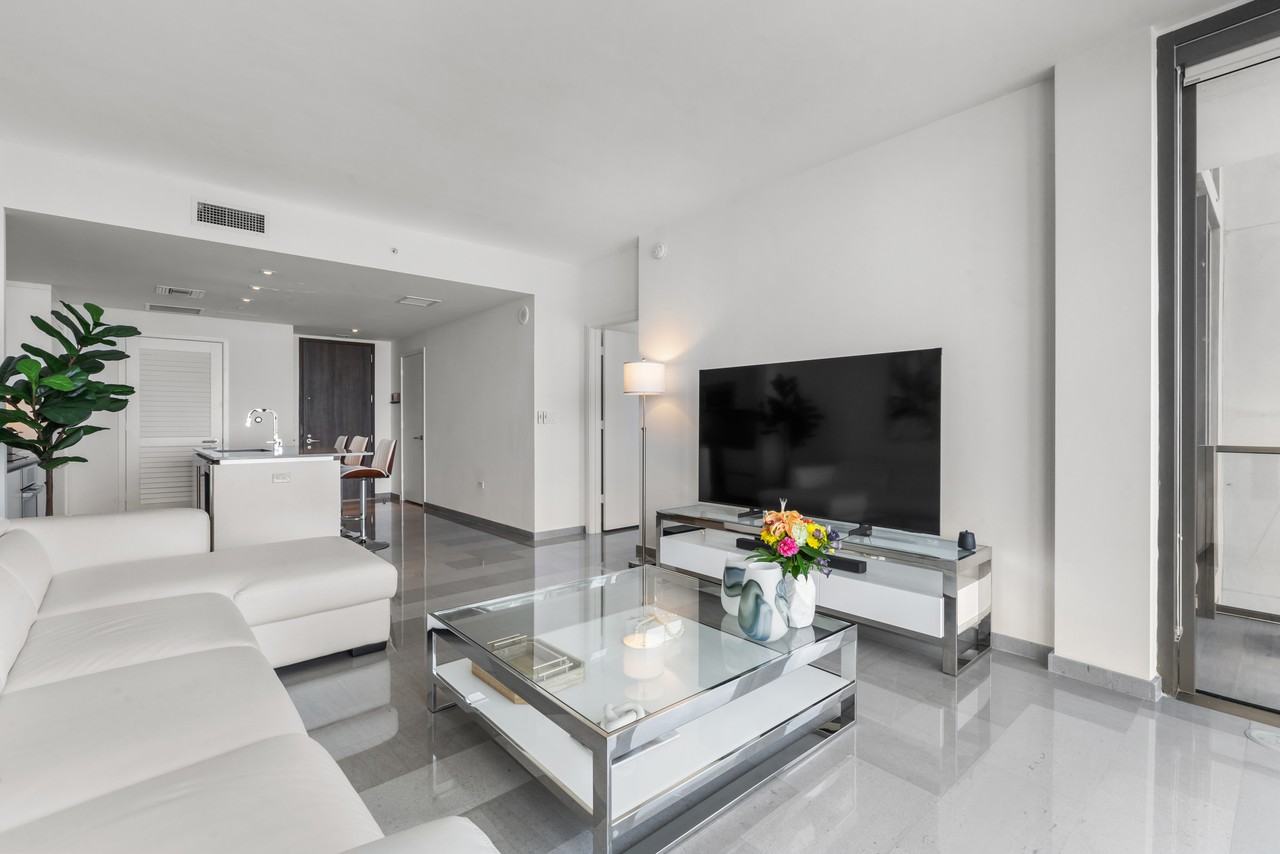 68 Southeast 6th Street - 2306Apt 2306 #2306 - Photo 5 of 10