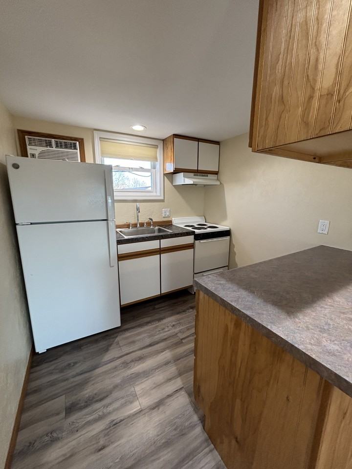 714 W 10th St #1 - Photo 2 of 5