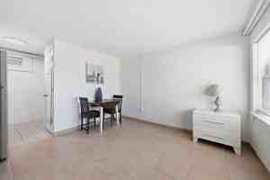 featured image of 805 W New York Ave