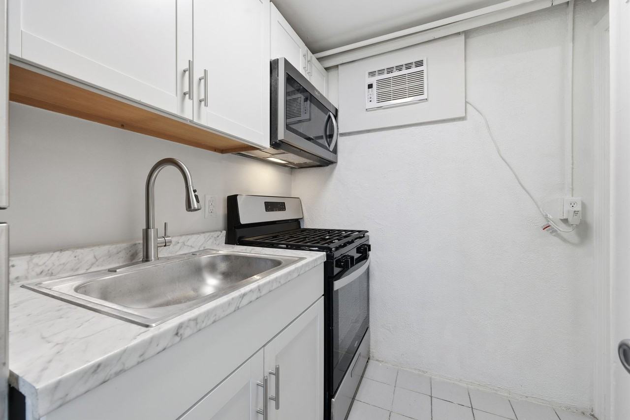 805 W New York Avenue Somers Point, NJ - Photo 2 of 37