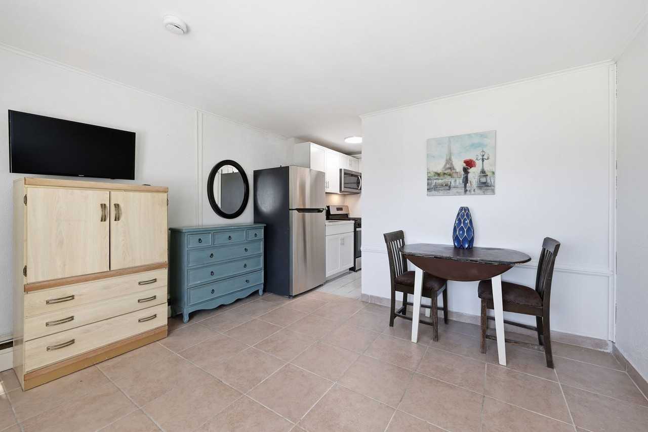 805 W New York Avenue Somers Point, NJ - Photo 4 of 37