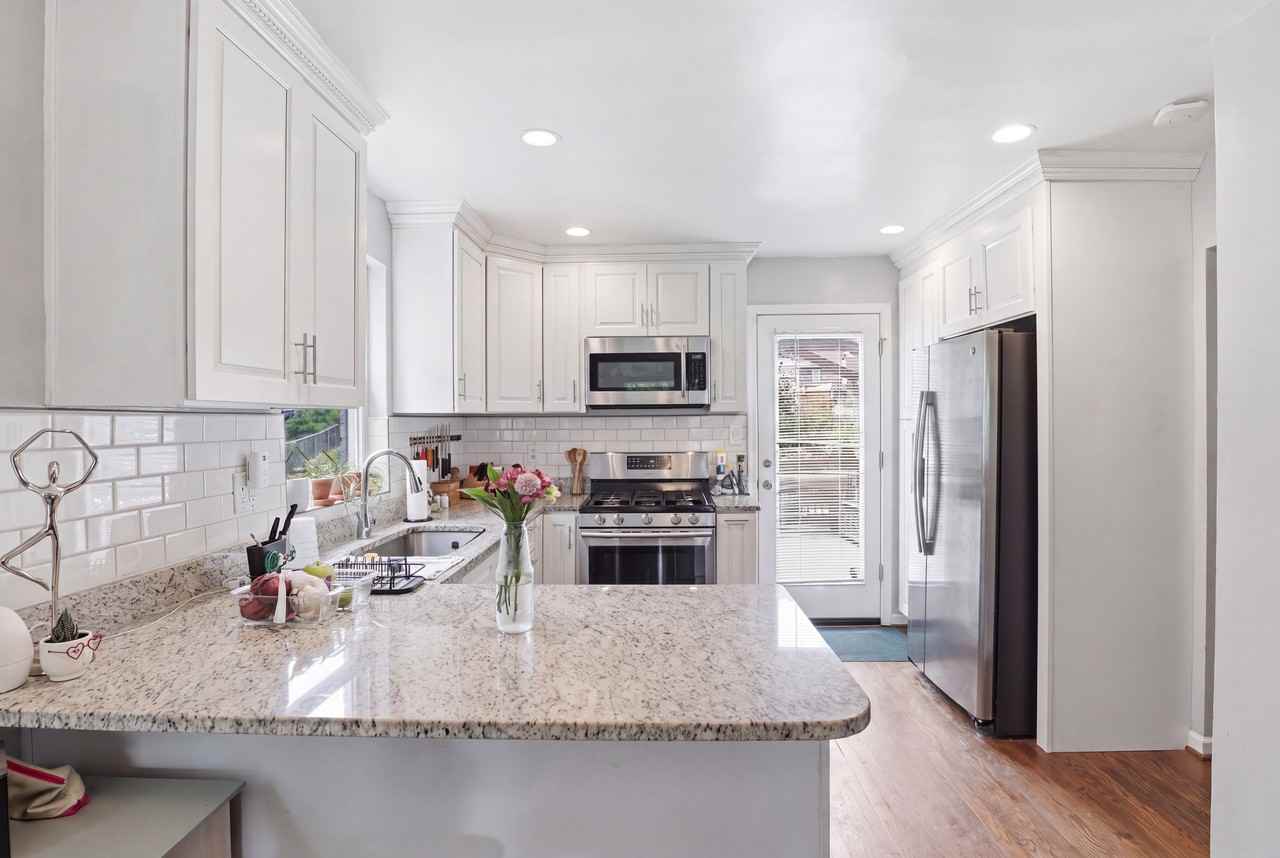 521 Madison St Ne #1 - Photo 7 of 26