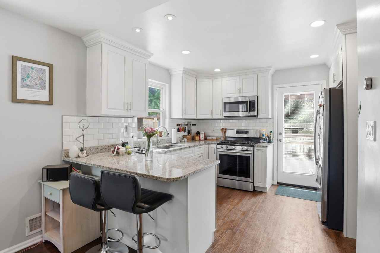 521 Madison St Ne #1 - Photo 6 of 26