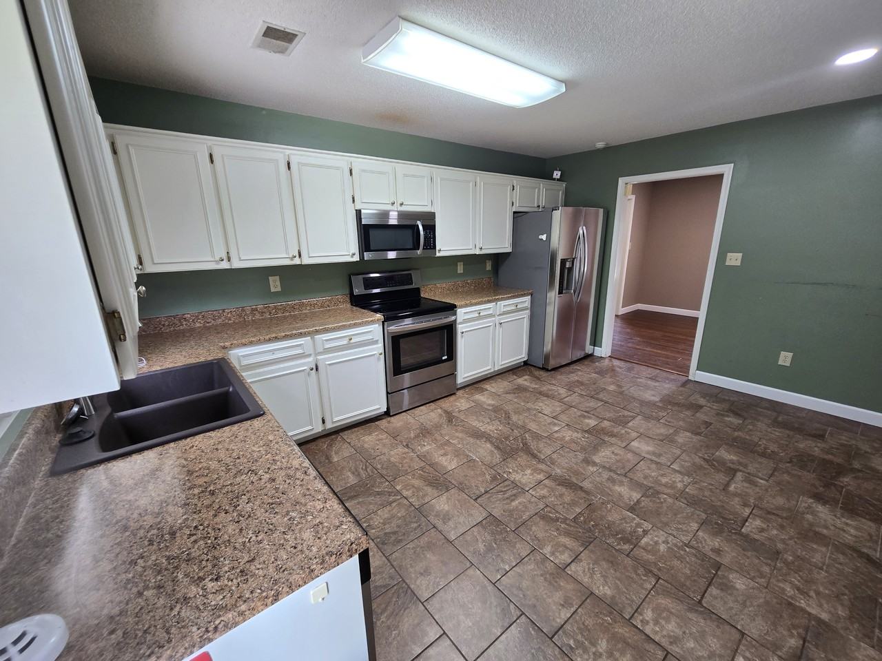 103 Thames Ct #1 - Photo 2 of 9