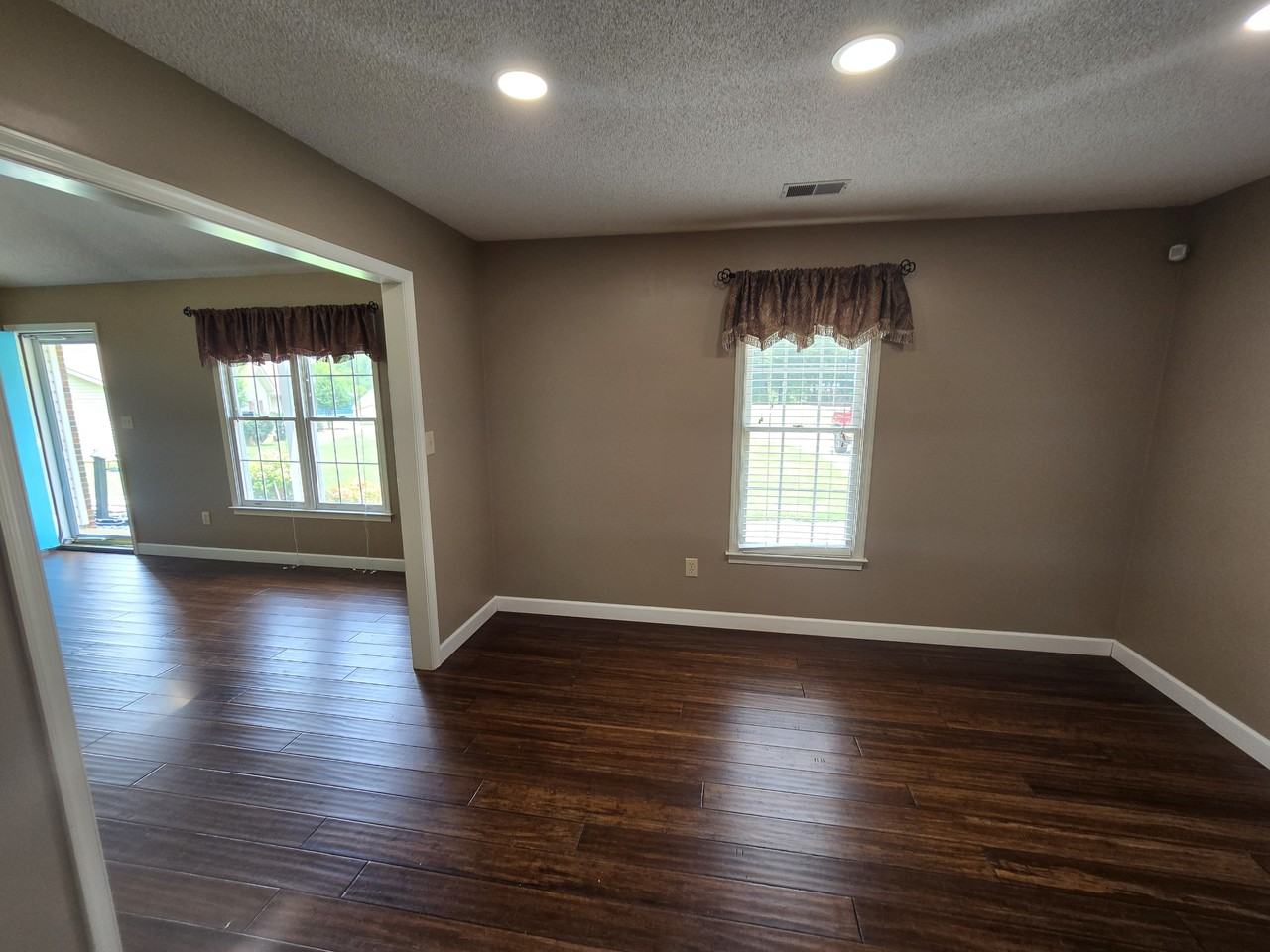 103 Thames Ct #1 - Photo 3 of 9