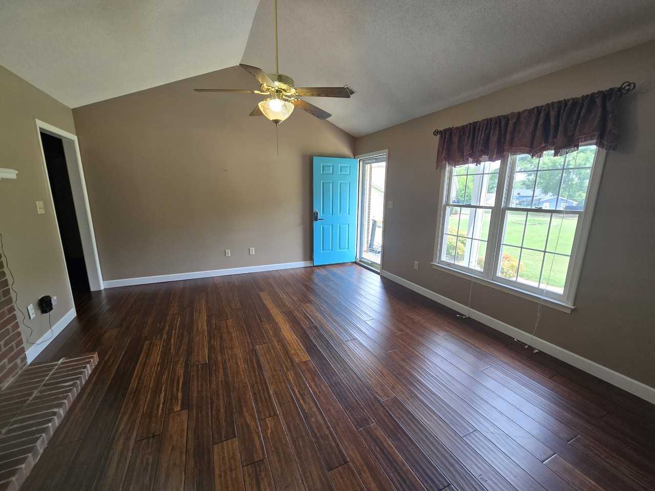 103 Thames Ct #1 - Photo 4 of 9