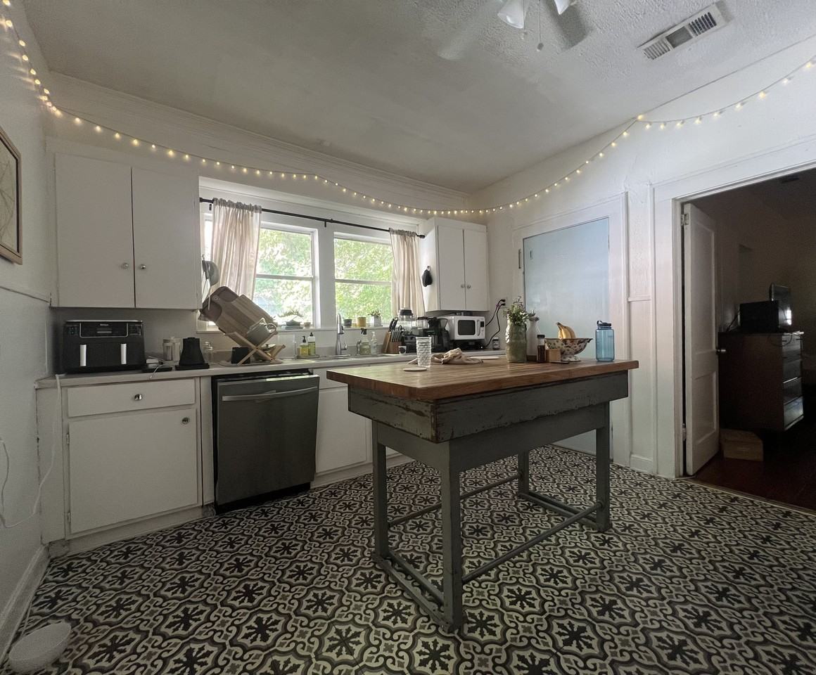 5719 Victor St #1 - Photo 7 of 18