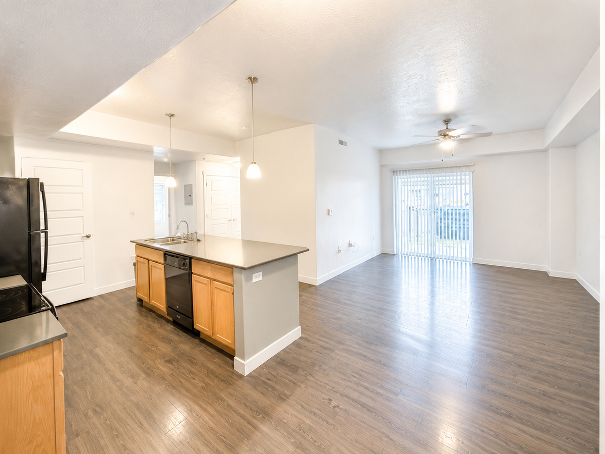 40 N Orem Blvd - Photo 4 of 23